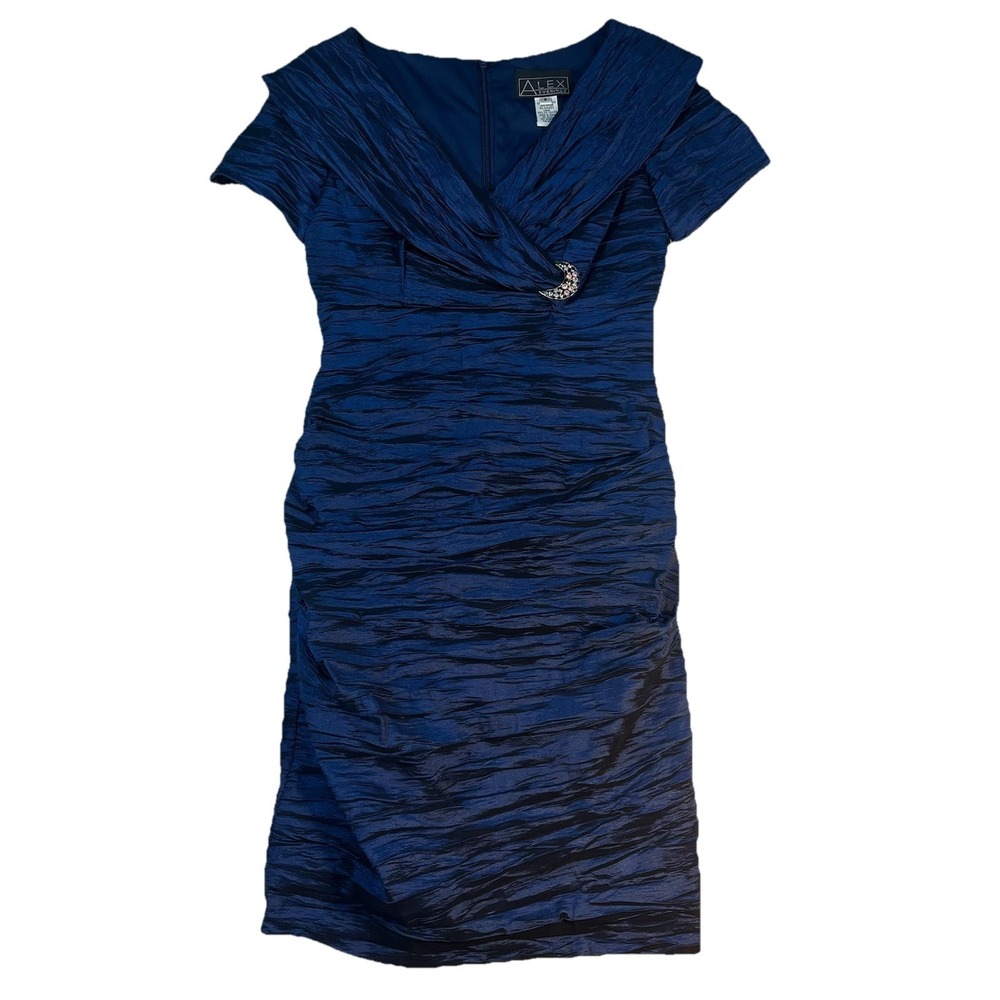 NWT Alex Evenings Blue Crinkle Cocktail Dress V-Neck Rhinestone Broach‎ Size 8